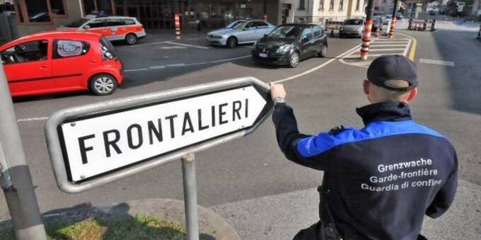 Crescono ancora i frontalieri attivi in Svizzera: chi sono e da dove provengono