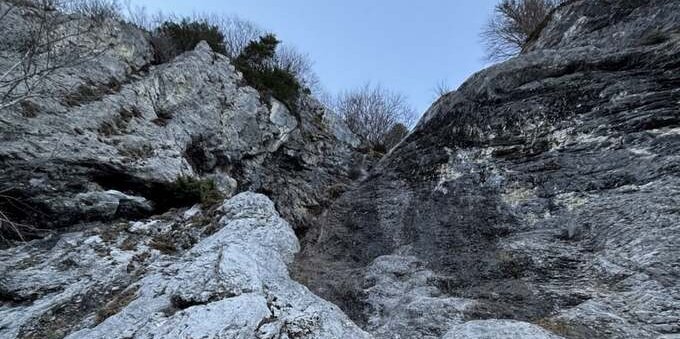 Incidente fatale in Svizzera: una vittima e una ferita elitrasportata all'ospedale di Coira