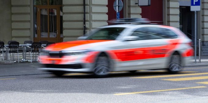 Attimi di paura alla stazione di Sargans: uomo armato di ascia terrorizza passeggeri