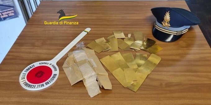 Commercio illegale di oro e preziosi con la Svizzera: il sequesto della Guardia di Finanza