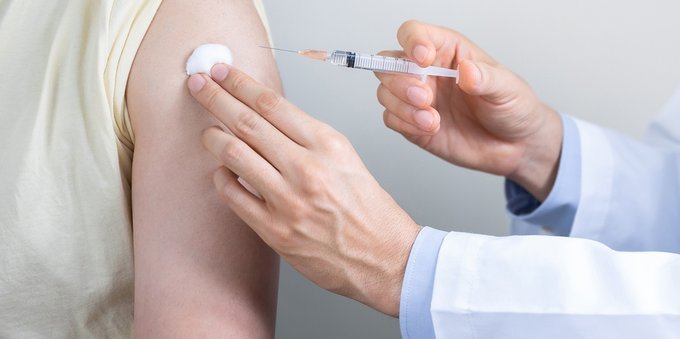 COVID-19 campagna vaccinale quarta dose disponibile in Svizzera da lunedì