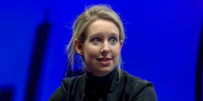 Elizabeth Holmes condannata a oltre 11 anni di carcere per la truffa Theranos