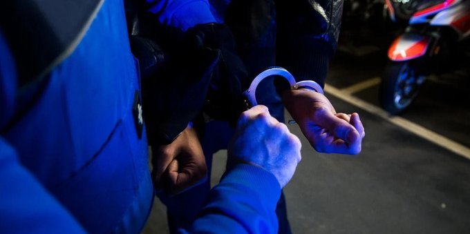 Due giovani italiani arrestati per crimine: dettagli sugli arresti nel 2024