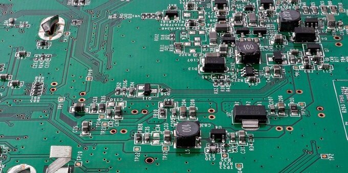 Crisi dei chip: l'Europa pronta a sostenere la produzione con 50 miliardi